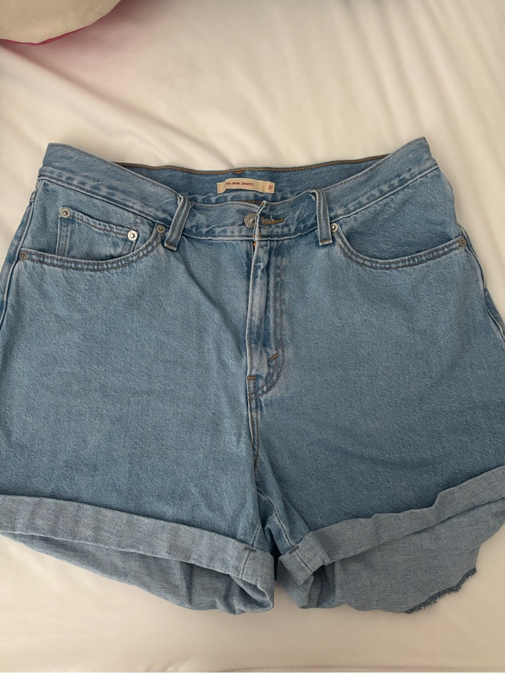 Levi’s Rolled 80s Mom Shorts